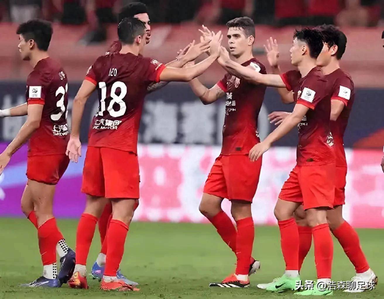 横扫对手！上海上港力压武汉卓尔登顶榜首的简单介绍