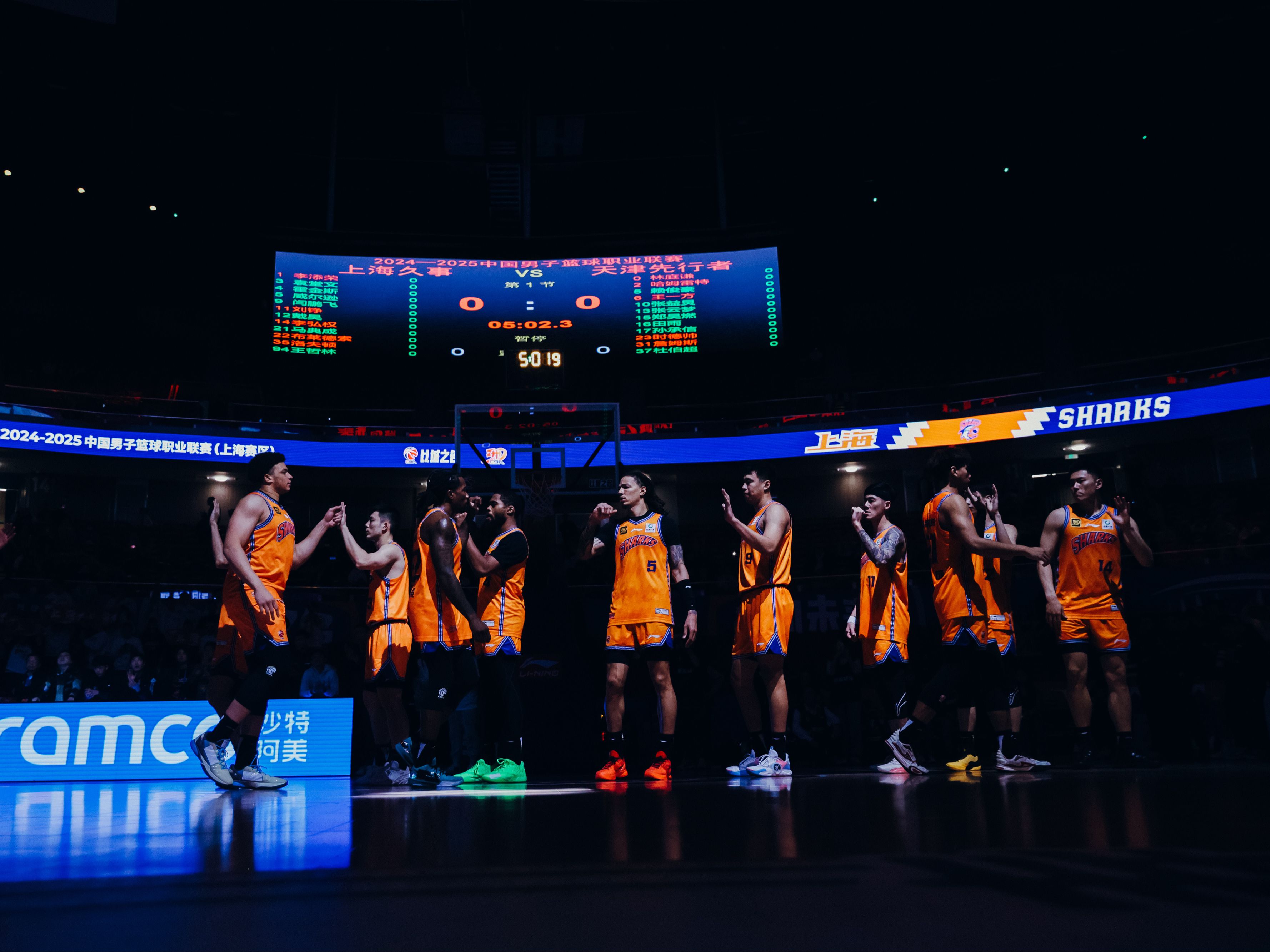 精彩对抗！球场上演悬念十足大战的简单介绍