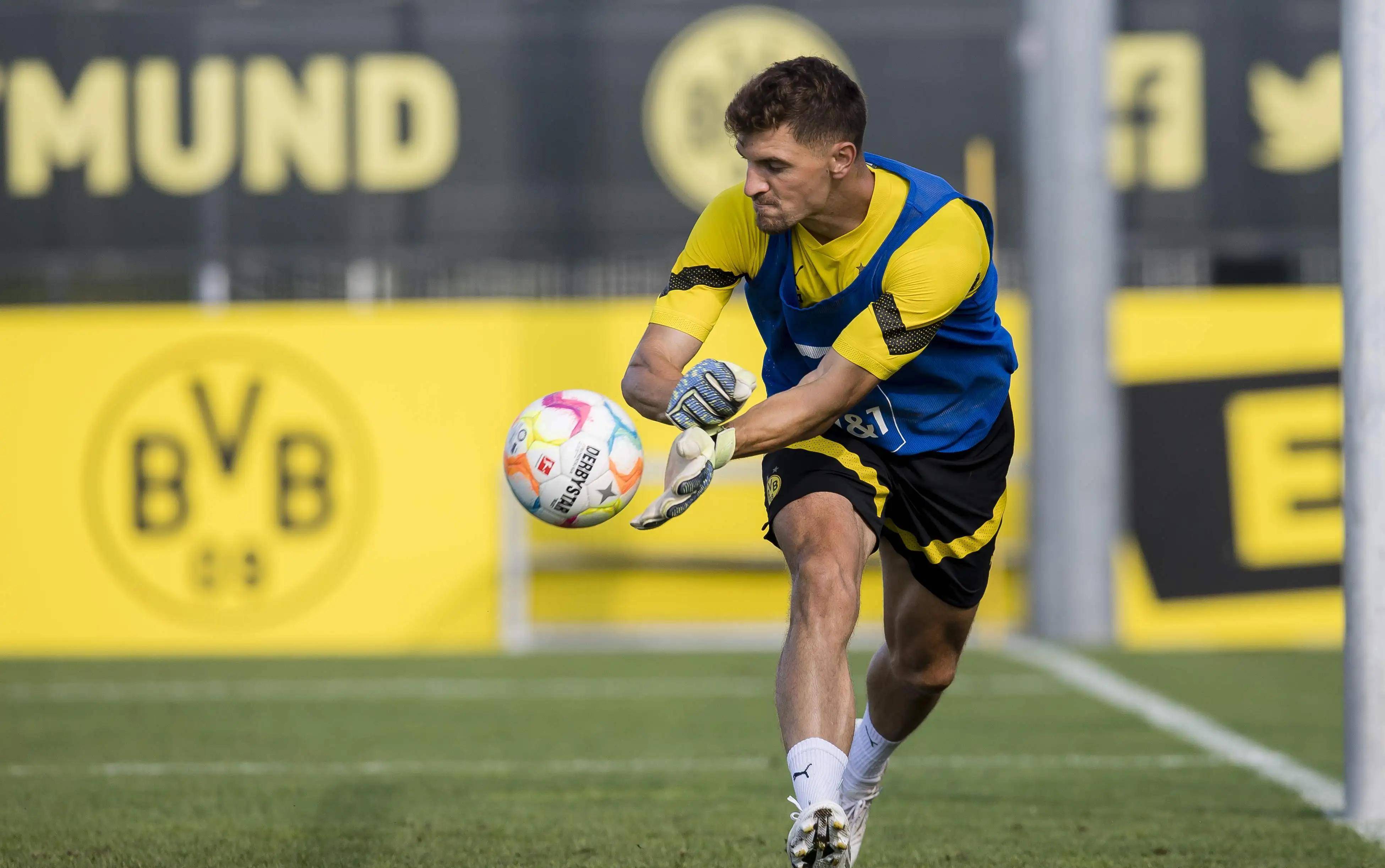 开云体育官方网站-包含多特蒙德宣布新援即将加盟，球迷期待新赛季表现的词条