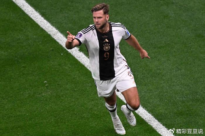 包含多特蒙德宣布新援即将加盟，球迷期待新赛季表现的词条