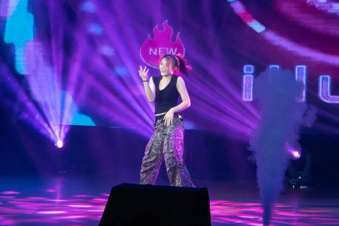 比赛节奏明快，观众沉浸其中难以自拔