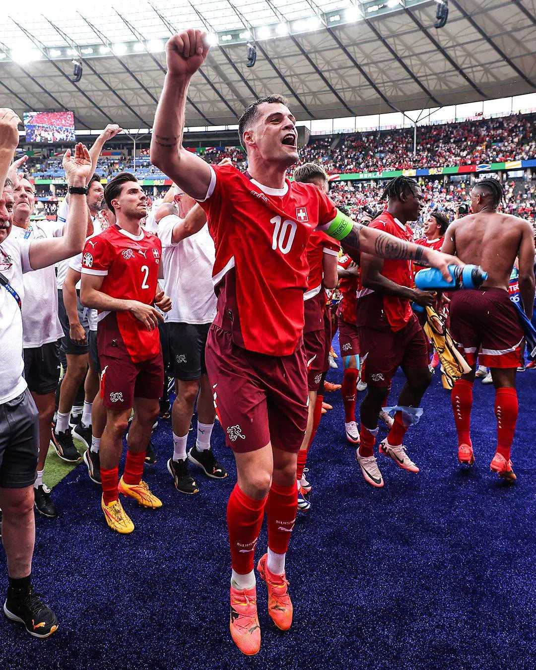 开云体育APP下载-众多球队为争夺荣耀展开激烈较量的简单介绍