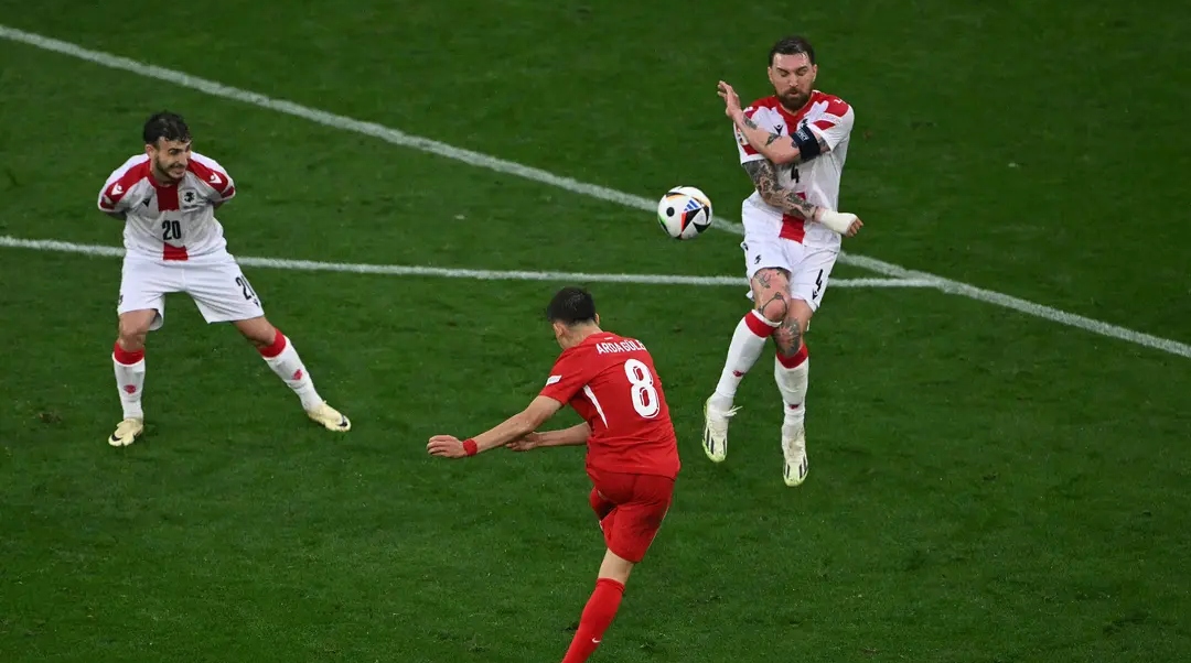 众多球队为争夺荣耀展开激烈较量的简单介绍