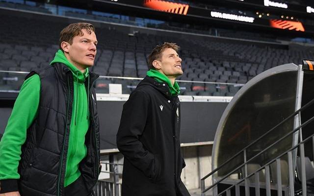 包含法兰克福队备战次回合比赛，士气高涨的词条