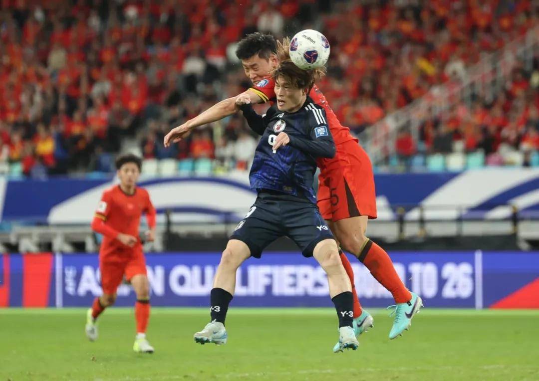 包含比赛中球员创下新纪录，赢得球迷掌声的词条