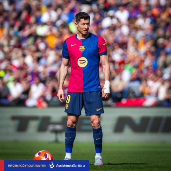 巴萨球员受伤下场，全队气氛紧张