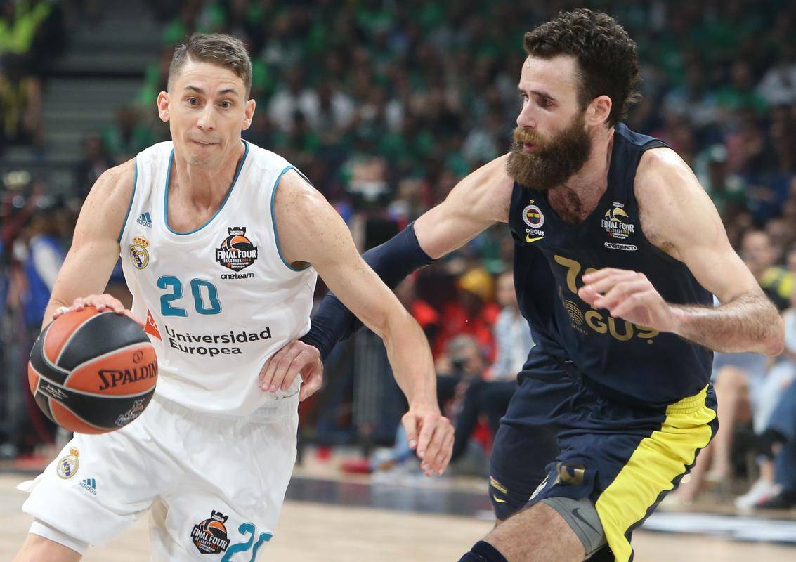 格拉纳达门将表现神勇，连续多场零封对手