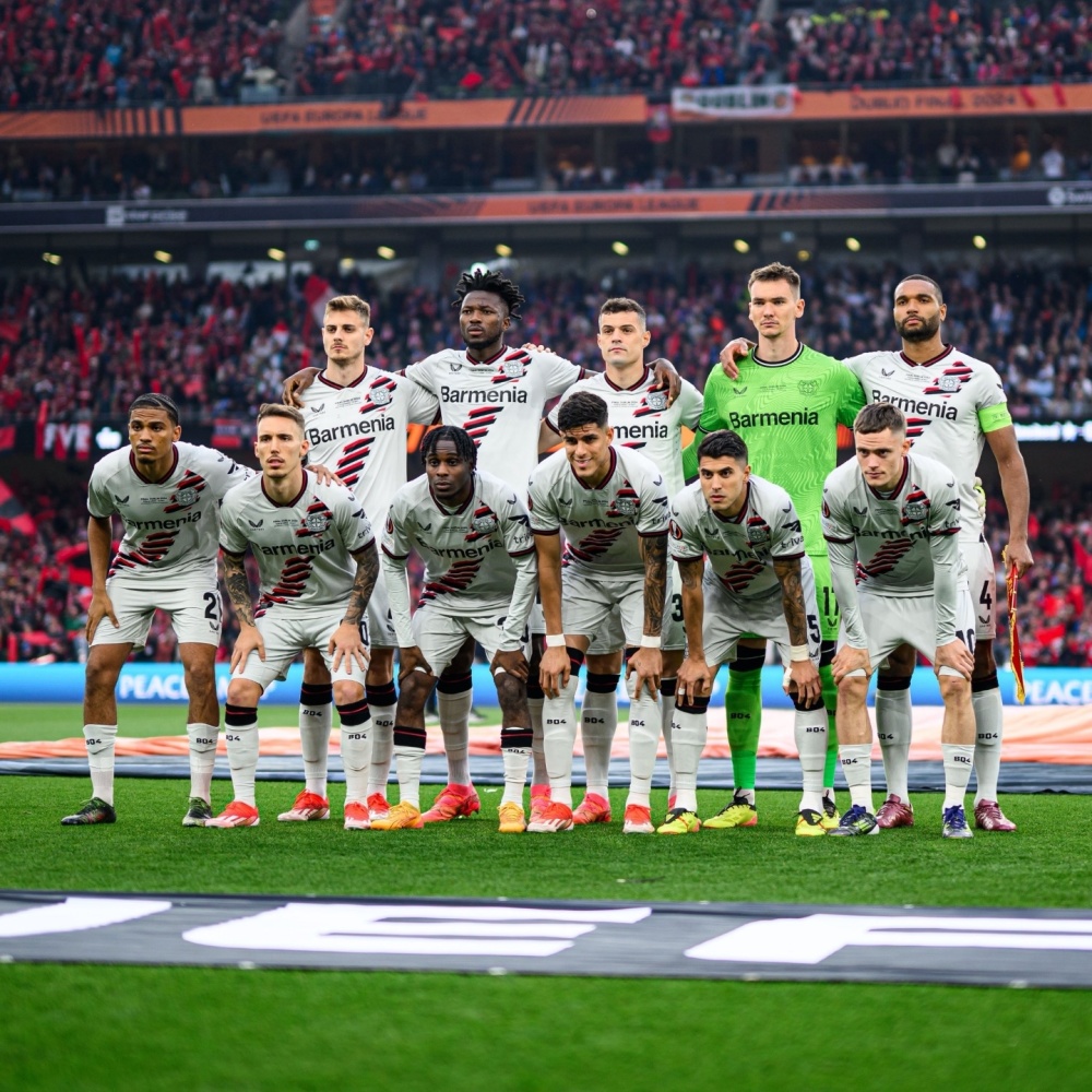 开云体育中国-沙尔克半场领先逆转失利，遭遇德国足球联赛连败的简单介绍