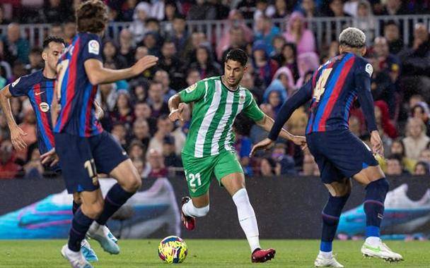 包含奥萨苏纳客场战平，努力解决不胜困局的词条