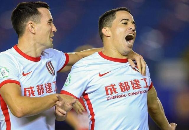 包含小牛队宣布签约新外援，目标增强阵容深度的词条