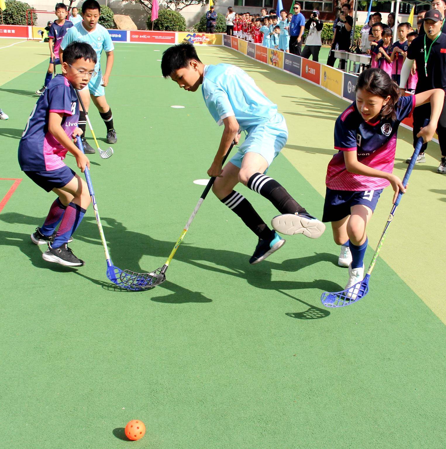 开云体育官方网站-活力四射：比赛中年轻球员的活力十足