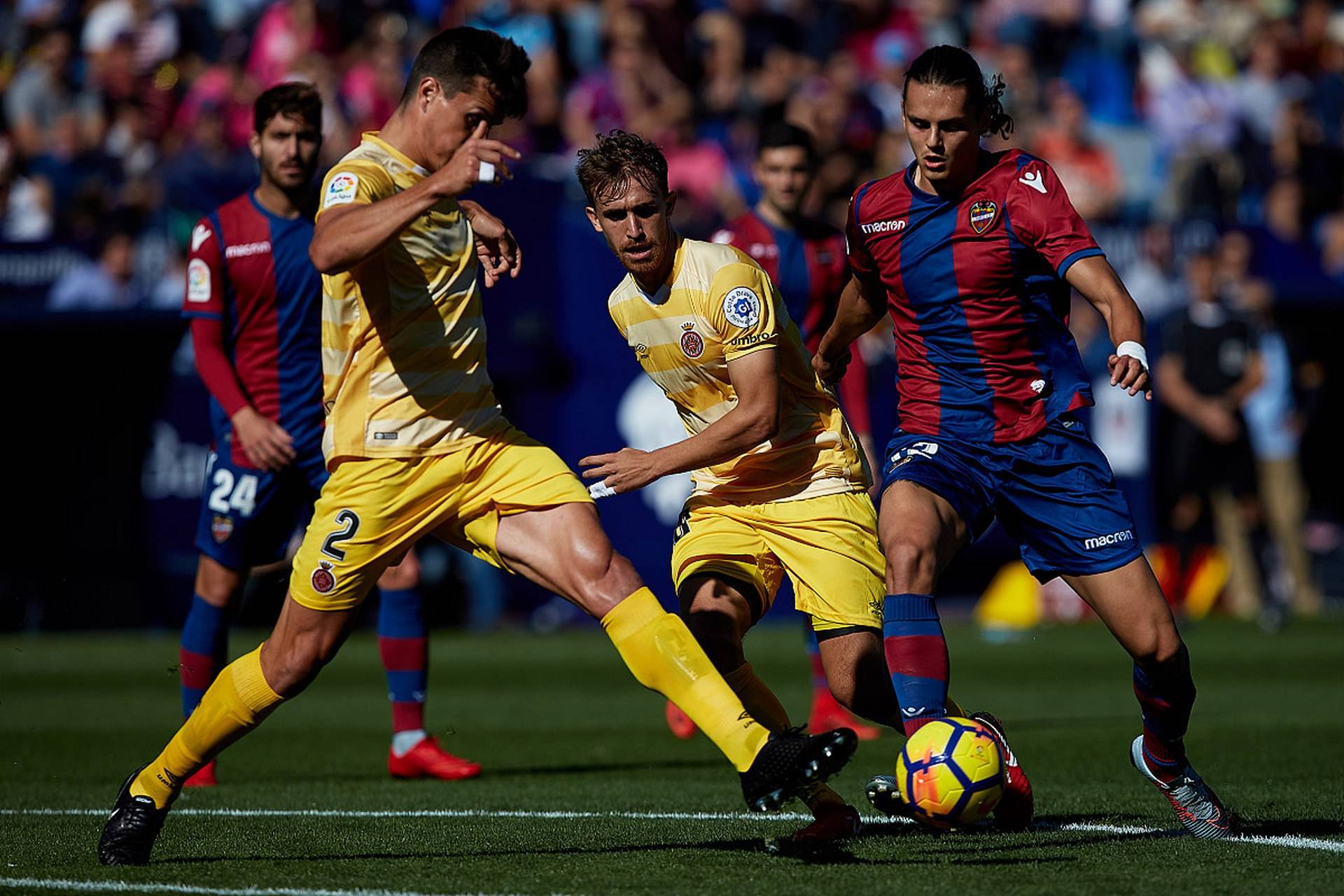 阿拉维斯客场大胜，球员表现出色