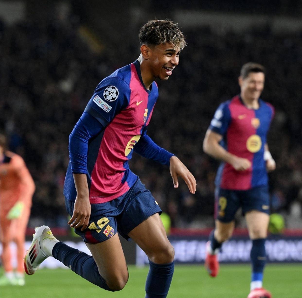 包含法国冠军面对巴萨：欧冠卫冕冠军转会市场启动的词条