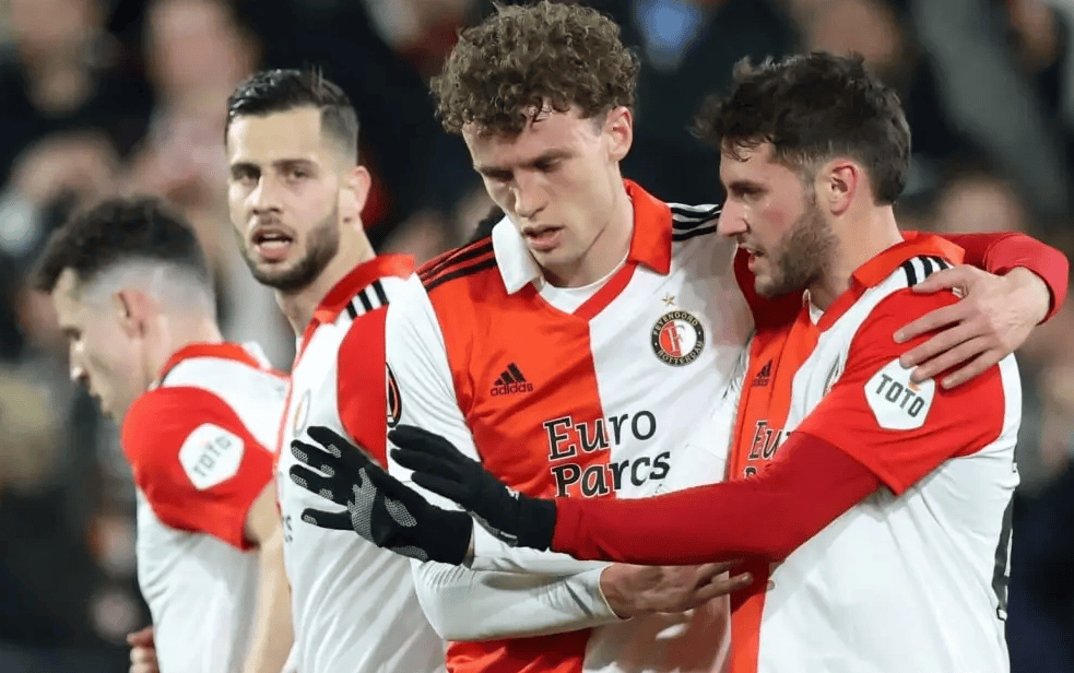 包含阿贾克斯迎战费耶诺德，实力碰撞的词条