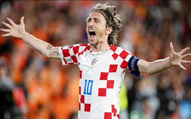 开云体育官网-包含克罗地亚艰难战平克罗地亚，晋级欧国联四强的词条