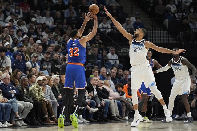 森林狼队再战灰熊队，唐斯强势上篮