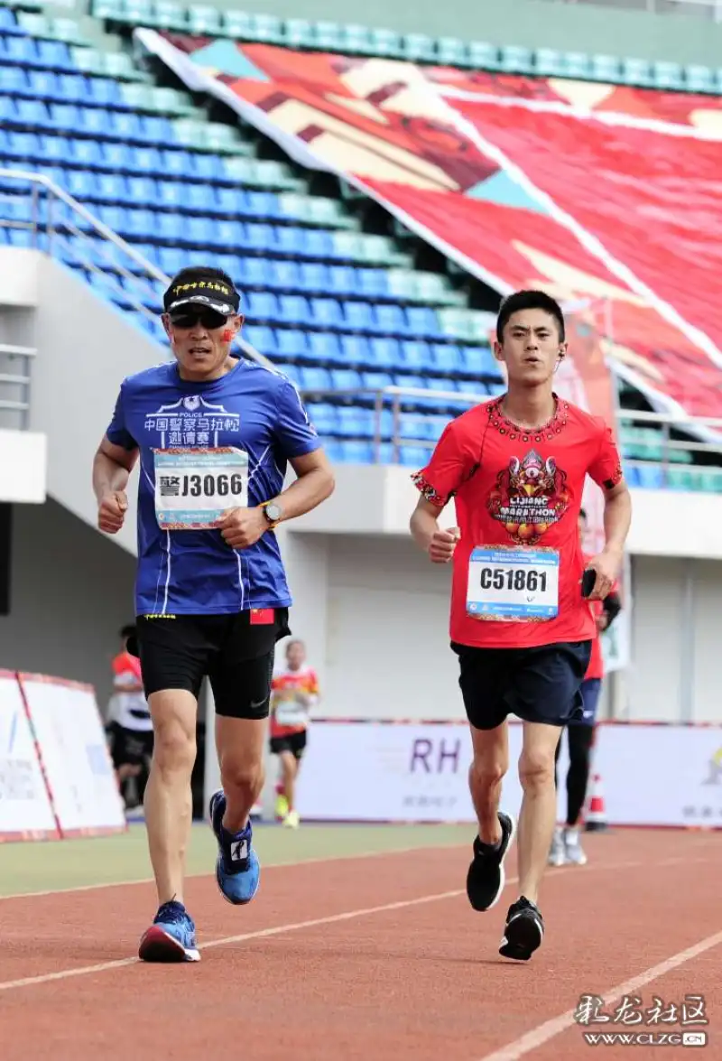 澳大利亚马拉松选手奔跑如风，勇夺头名！的简单介绍