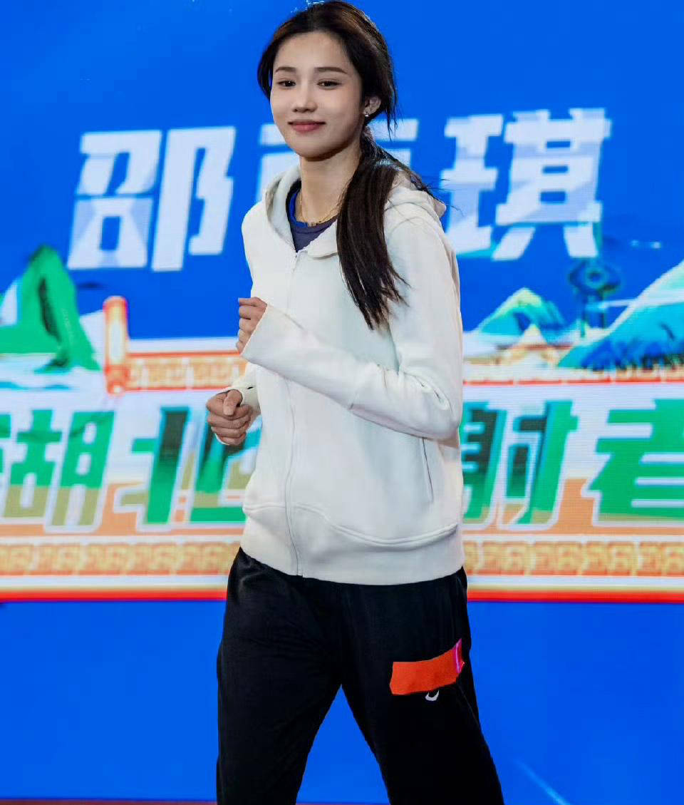 超越常规！田径冠军勇夺头名