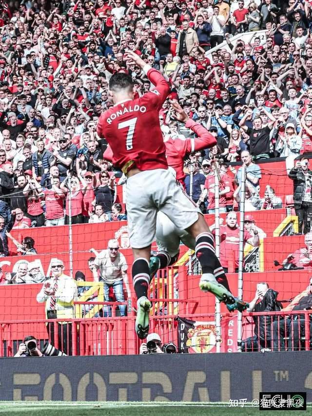 开云体育官网-梦幻首秀！巴黎神射手独揽四球