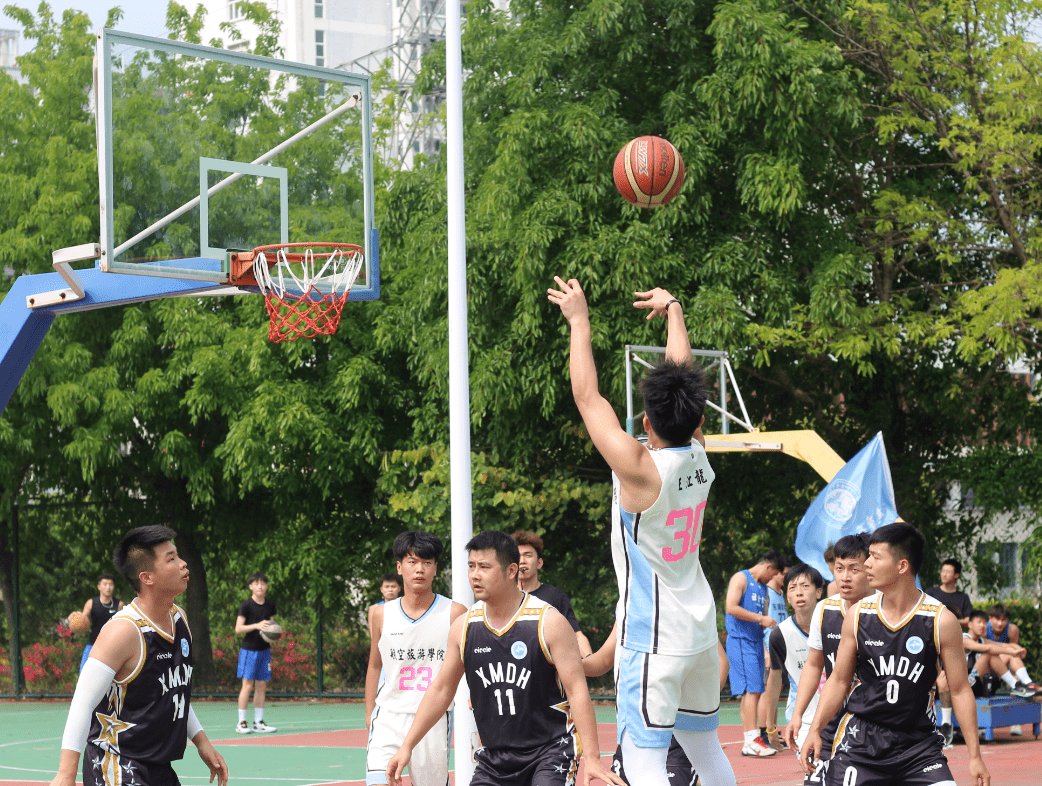 开云体育登录-场上将士拼尽全力，全方位张扬球队精神