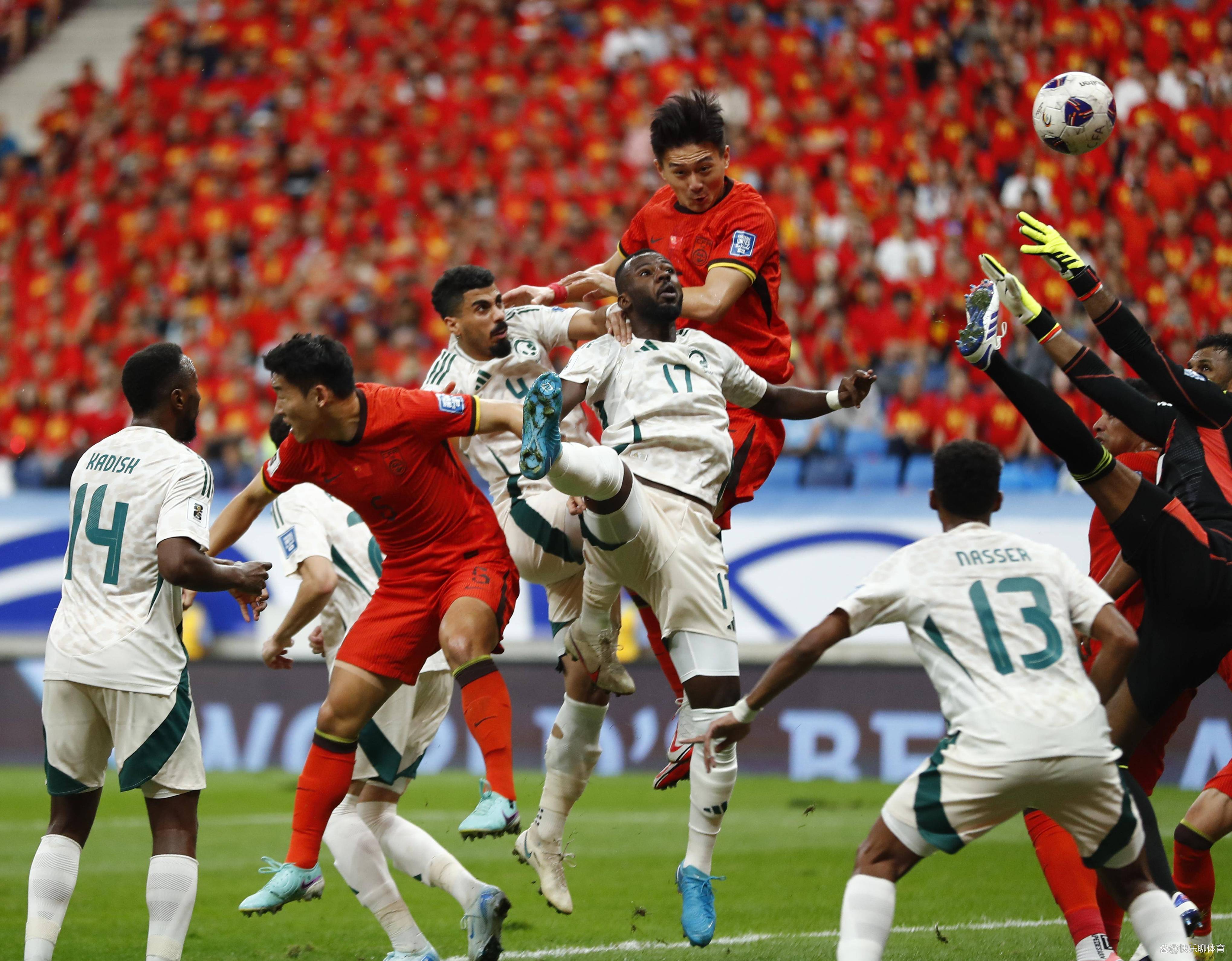 运动员们在比赛中战胜对手获得胜利