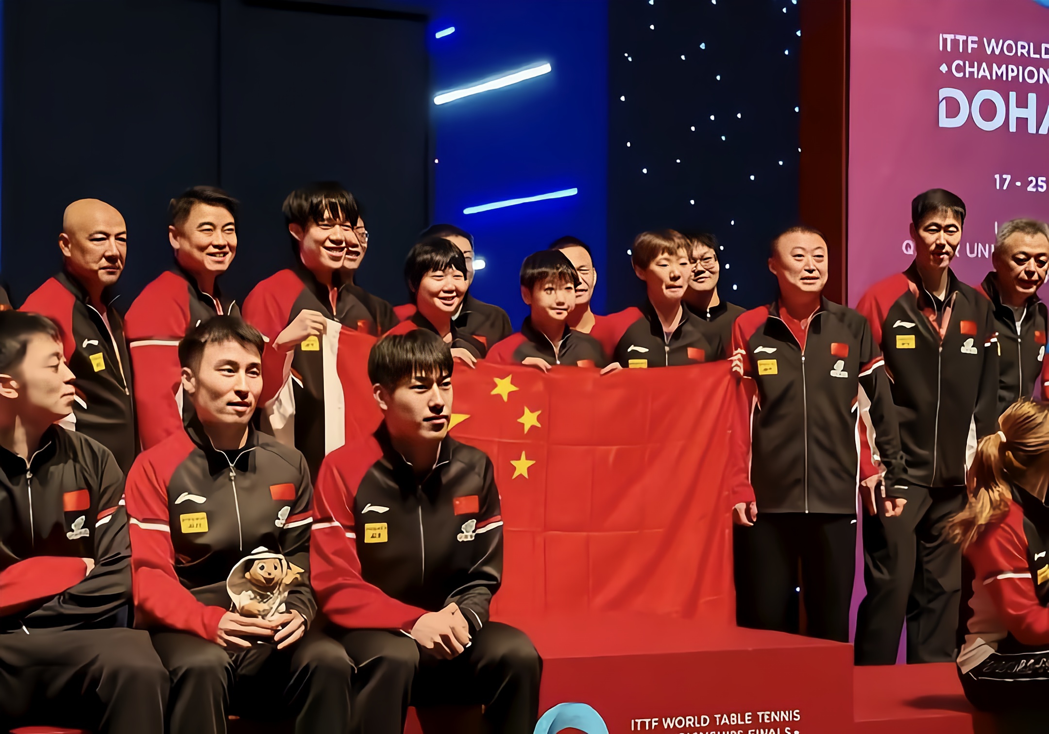 正赛落下帷幕，冠军由一支球队获得的简单介绍