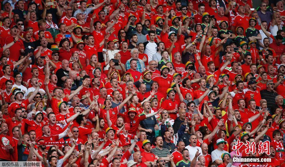 开云体育APP下载-欧洲杯预选赛点燃热情，狂欢球迷独爱足球瞬间