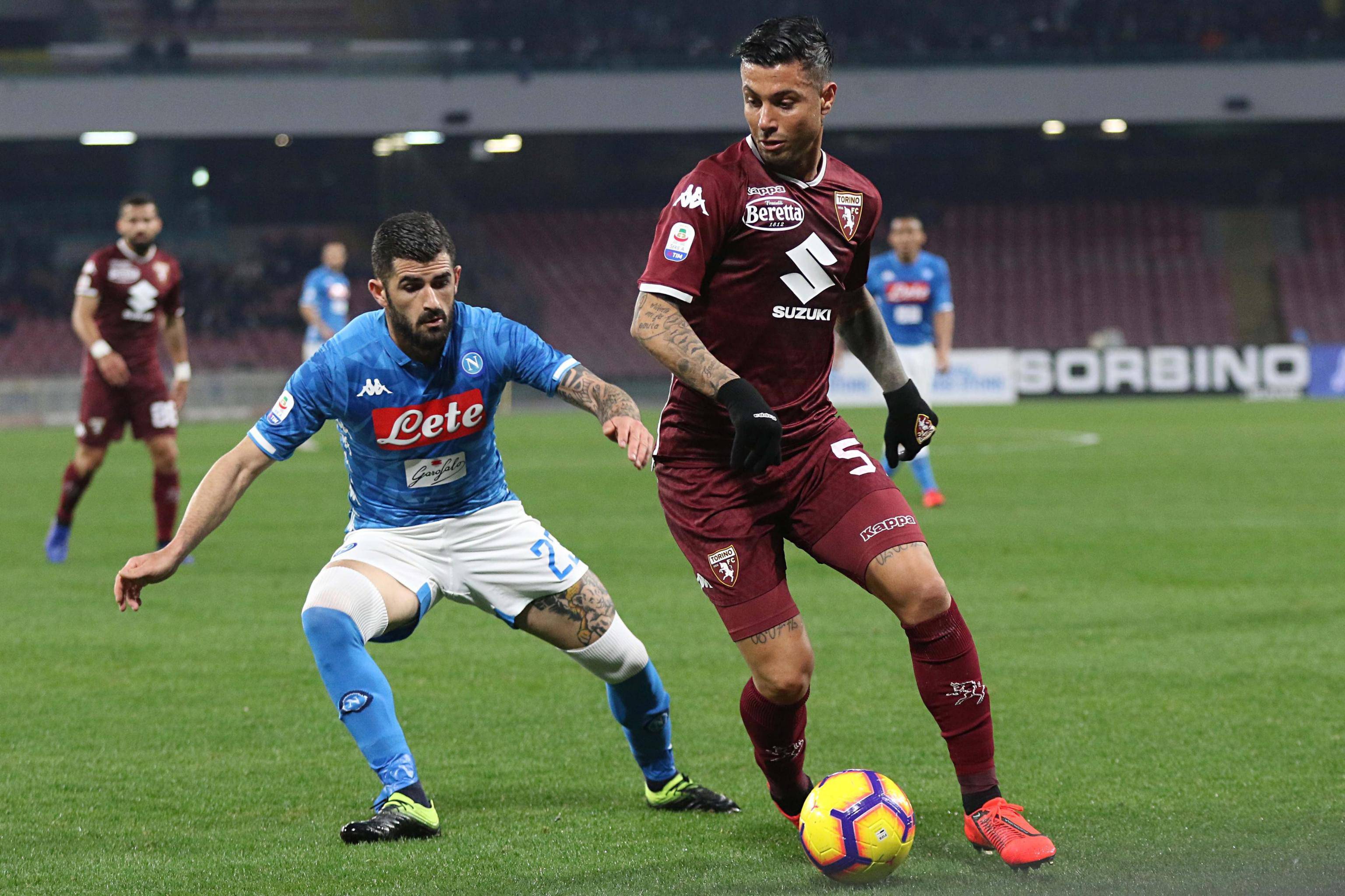 都灵惊险获胜，球队内部配合默契