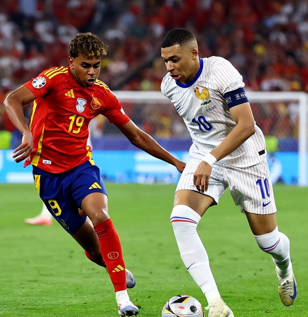 惊艳亮相！欧国联半决赛冠军诞生，决赛即将开启