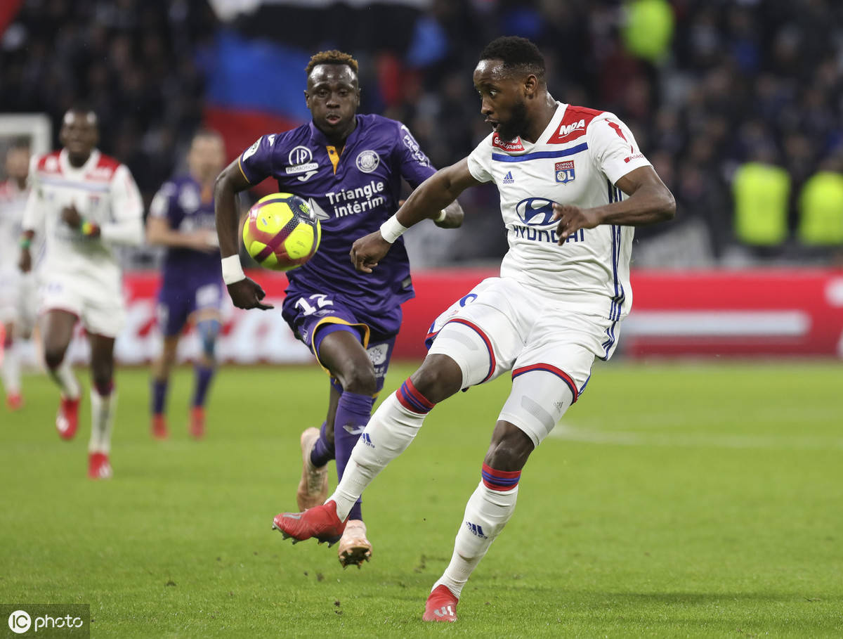 里昂主帅发飙，对球队表现不满