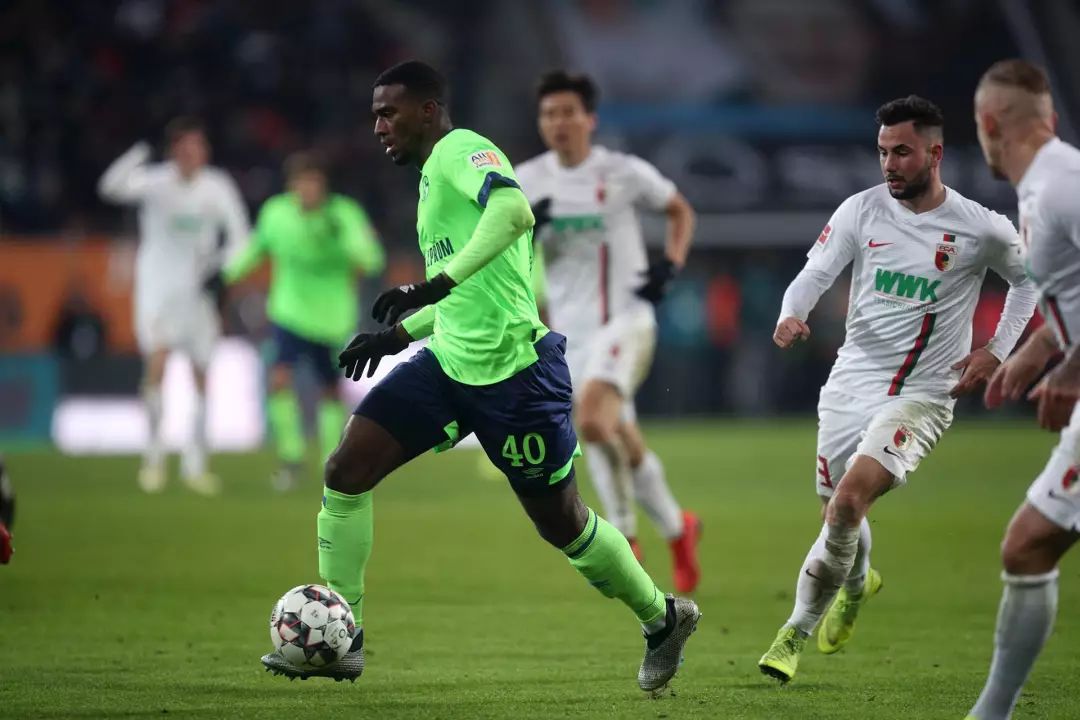 沙尔克客场平局，保持不败战绩