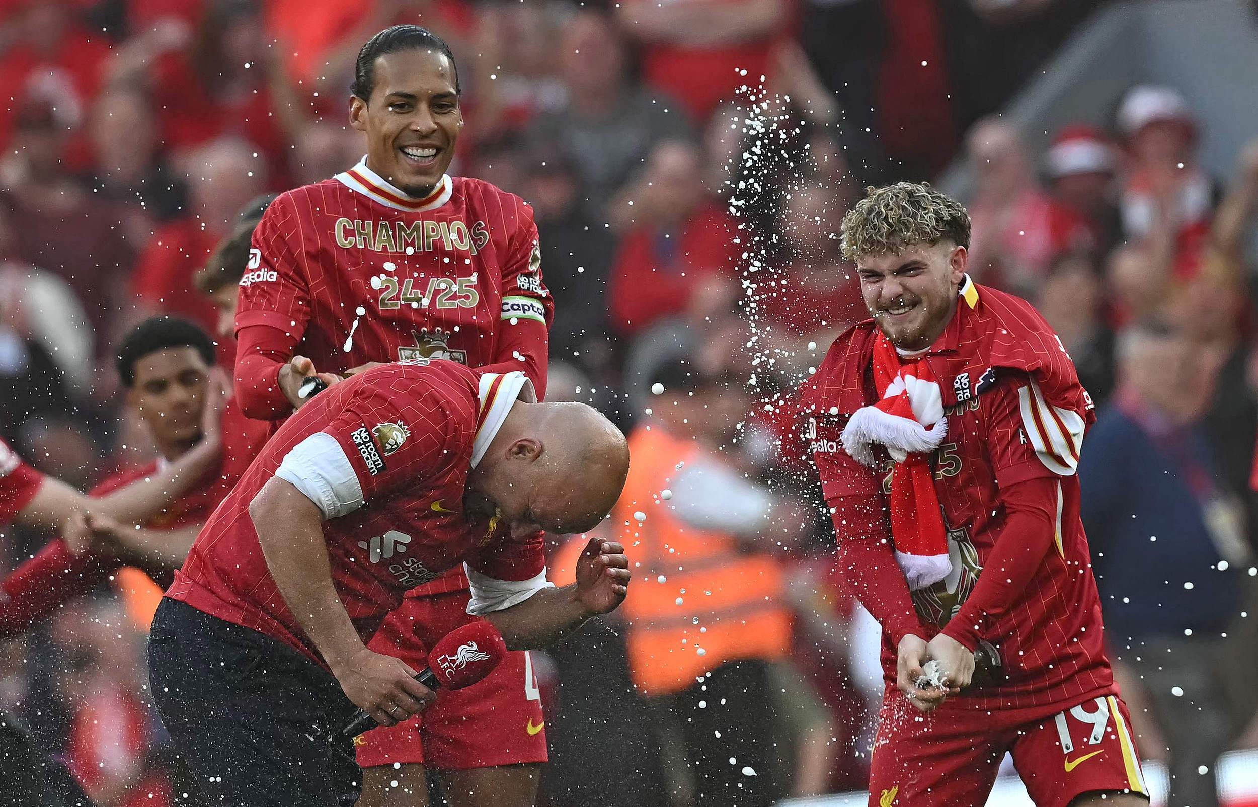 利物浦客场大胜沃特福德，重登联赛榜首