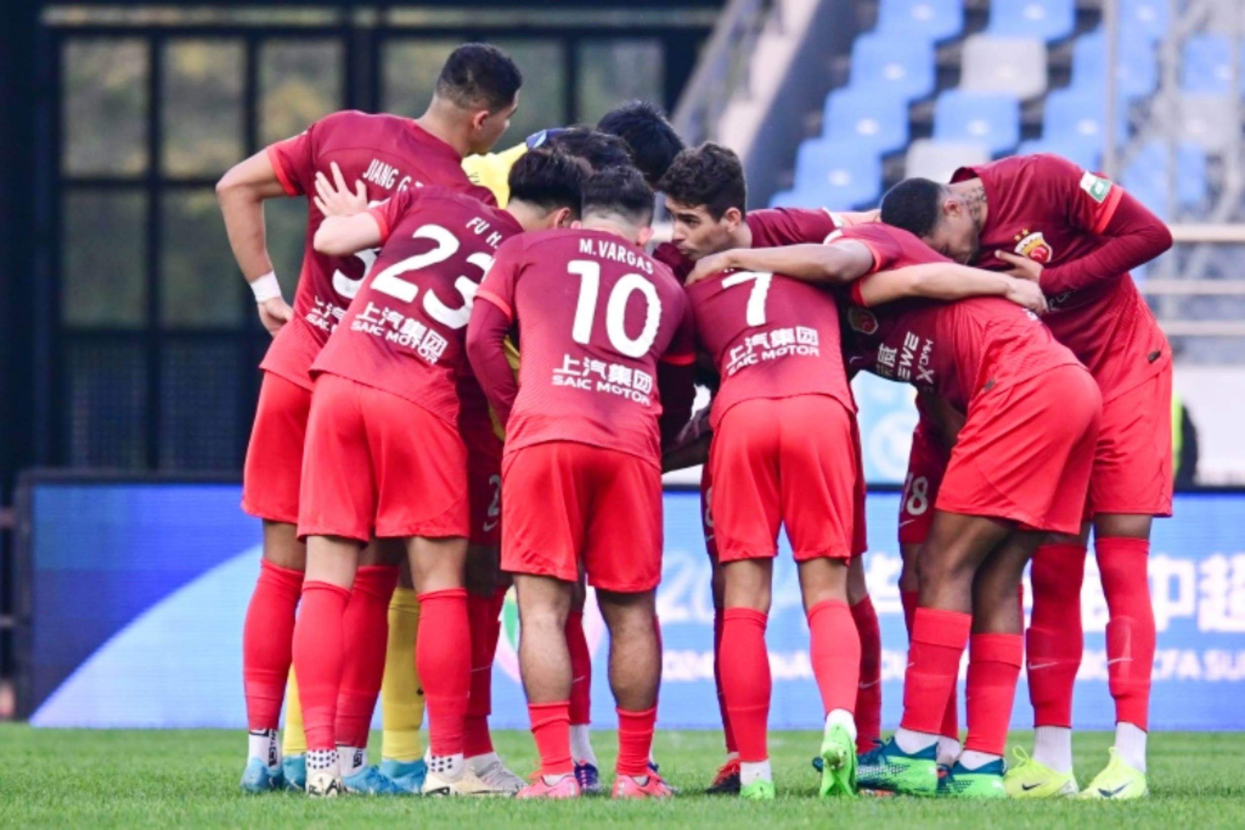 精英球队争夺冠军殊荣，展现出色实力的简单介绍