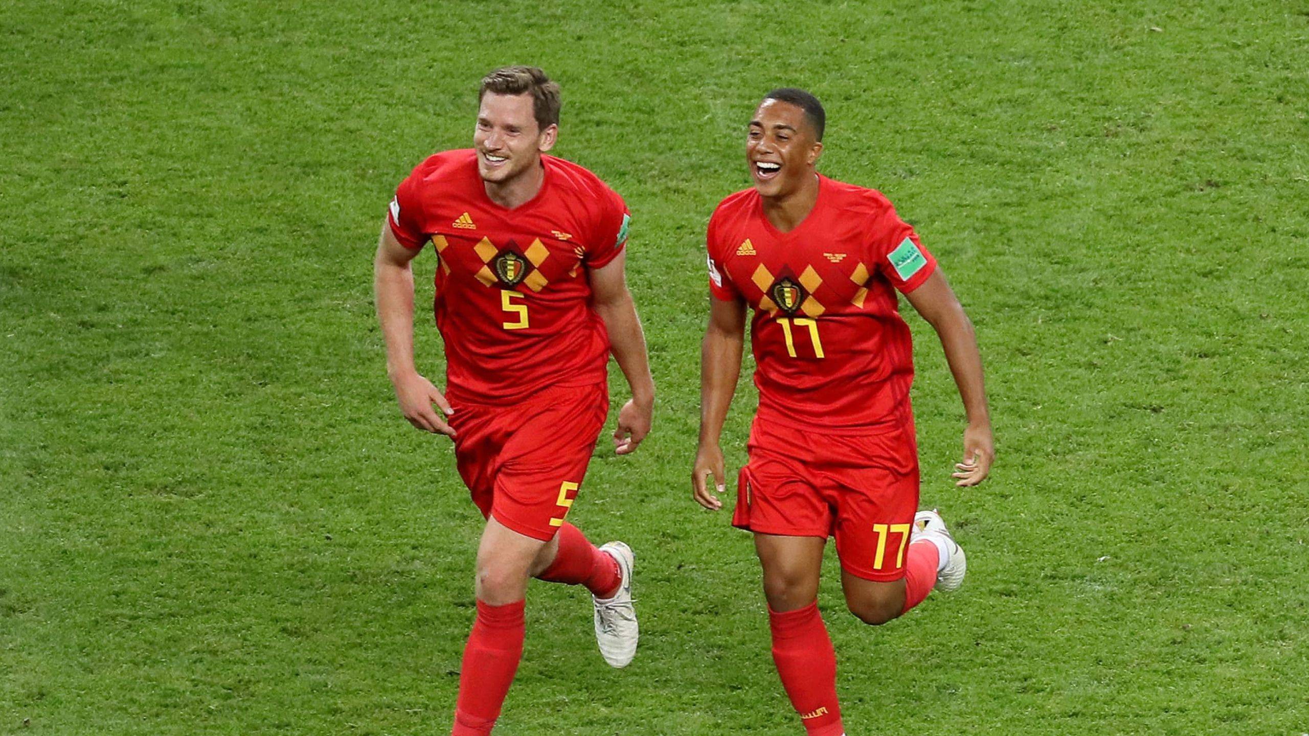 开云体育官网-欧预赛比赛场面精彩绝伦，球队实力对决激情四射