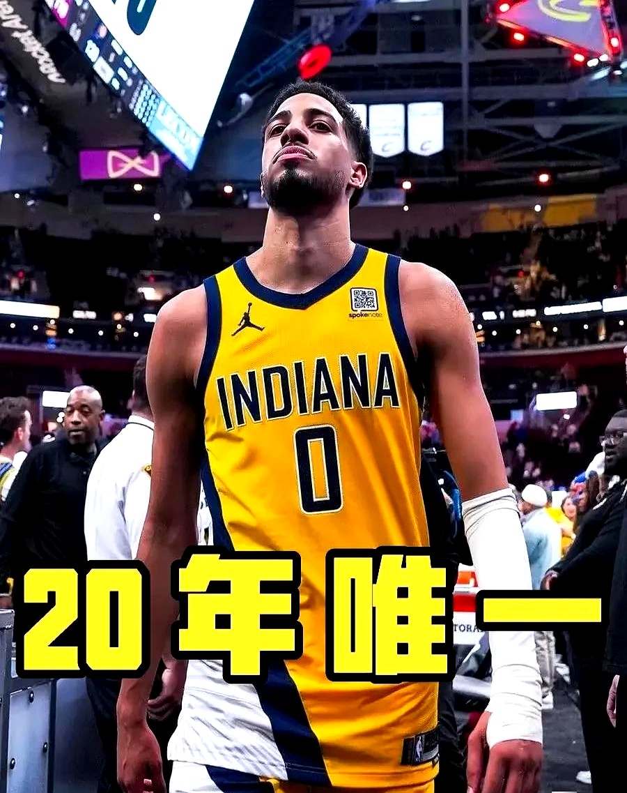 包含篮球场上上演精彩逆转，湖人艰难取胜保持不败的词条