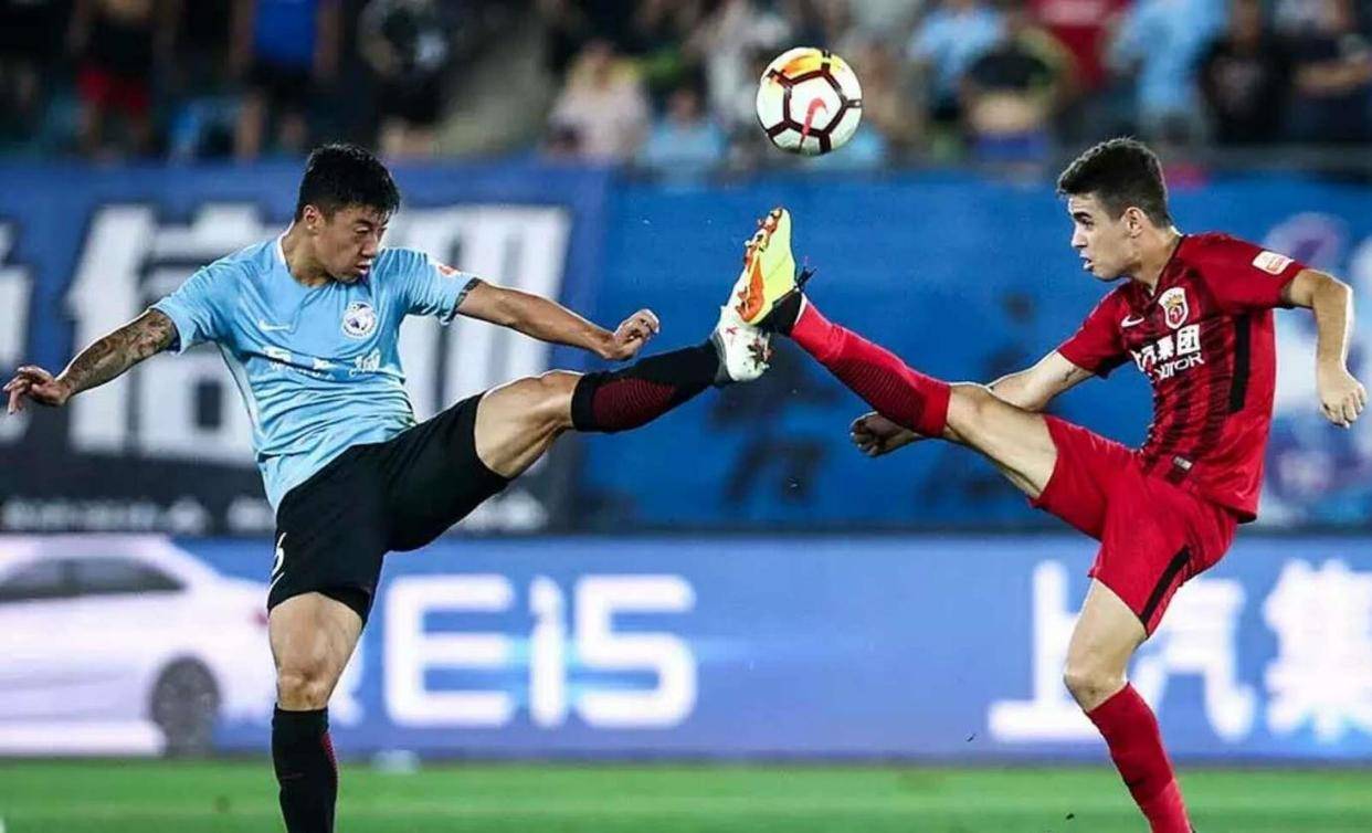 国内足球强队碰撞，胜负分晓近在咫尺