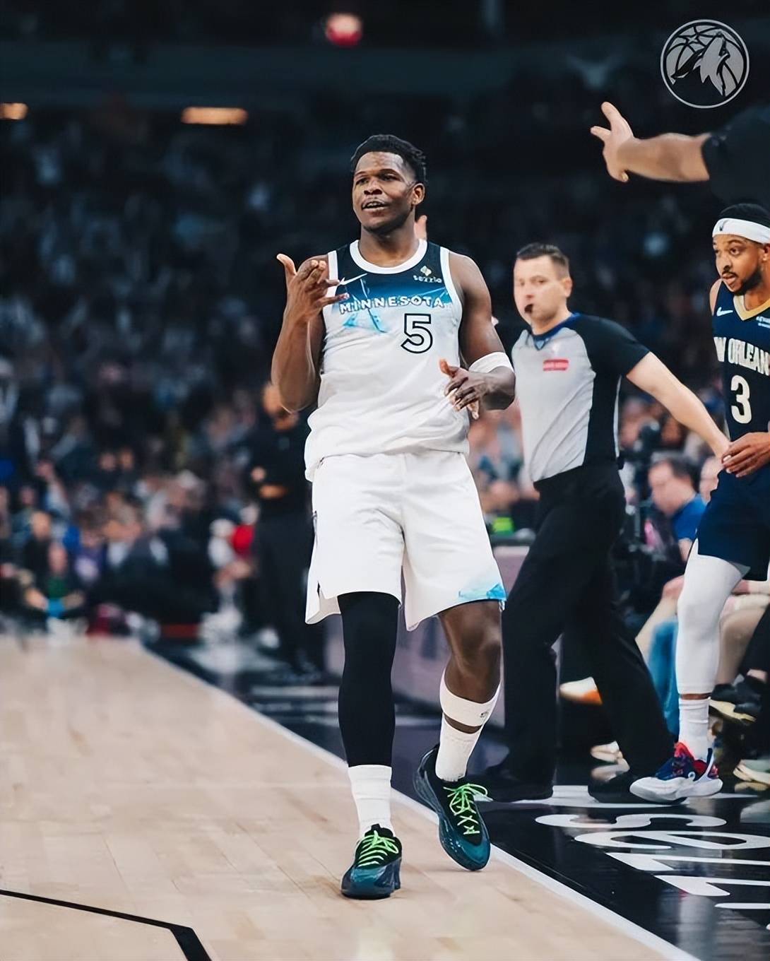 太阳挑战森林狼，彰显出双方球员的实力与拼搏精神