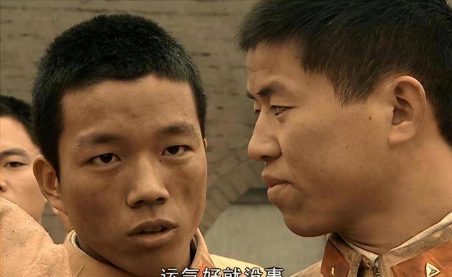 合作默契信手拈来，球队战术配合完美无缺