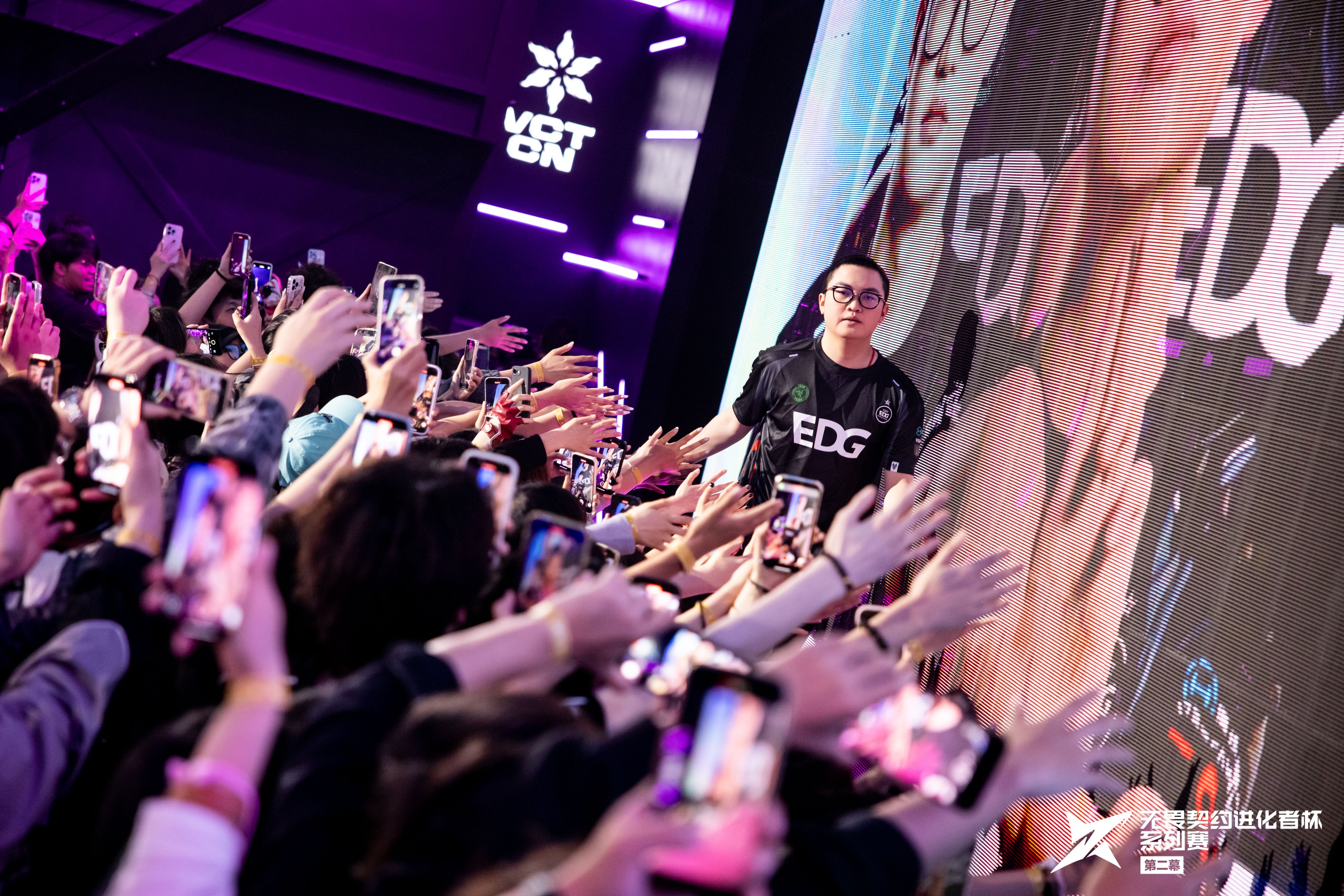 全世界选手共同角逐，引发激烈热议