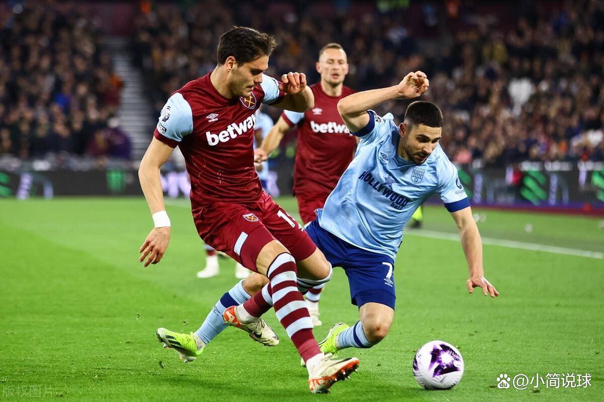 包含弗赖堡战术有所调整，球队大获全胜的词条