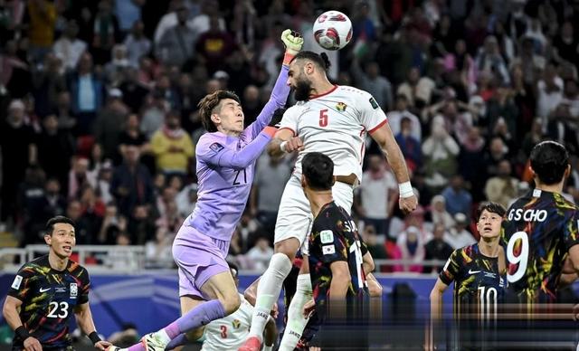 开云体育-热烈角逐，足球场上的风云变幻让人目不暇接的简单介绍