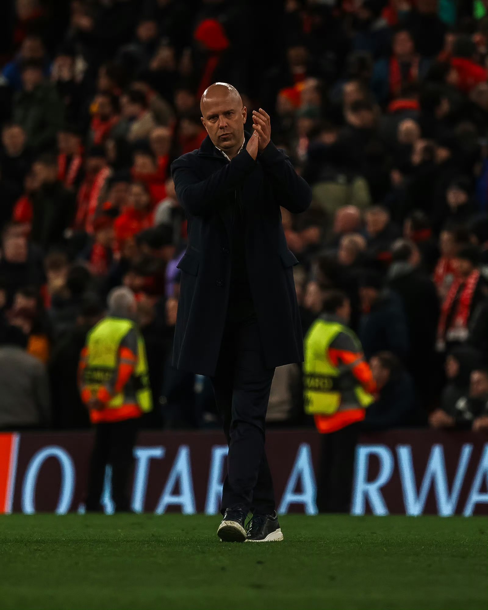 包含巴黎圣日耳曼全力以赴，欲为球迷赢得胜利的词条