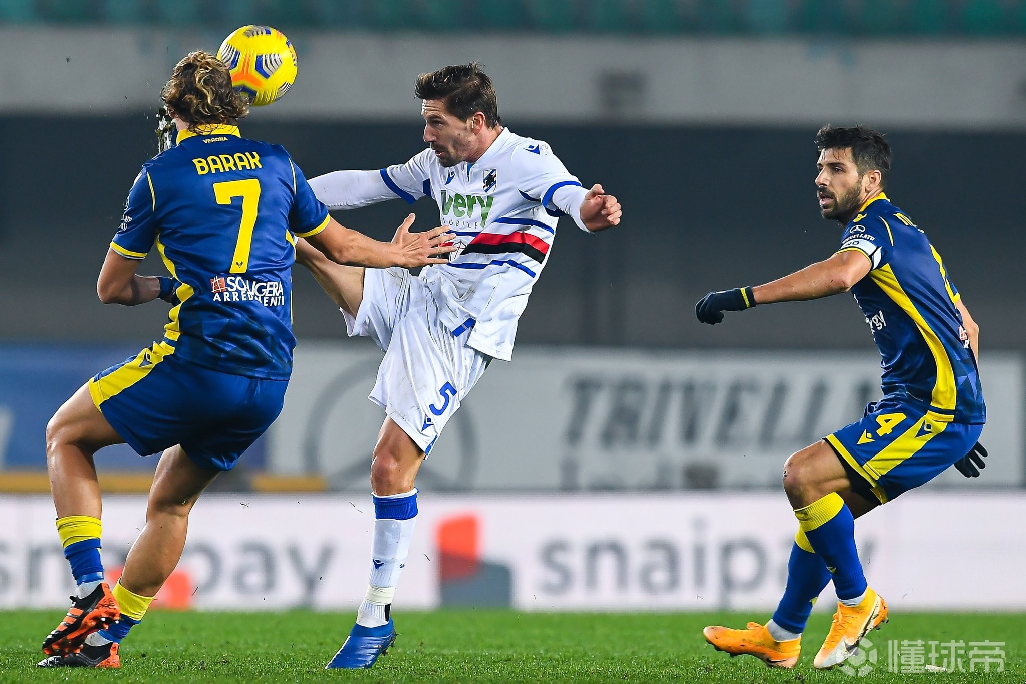 奥格斯堡战维罗纳！德甲劲旅战斗在前线