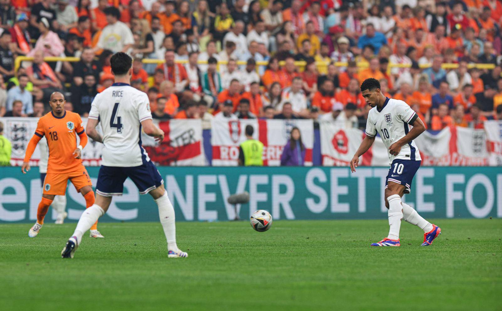 角逐至激烈！欧洲赛场全力拼搏