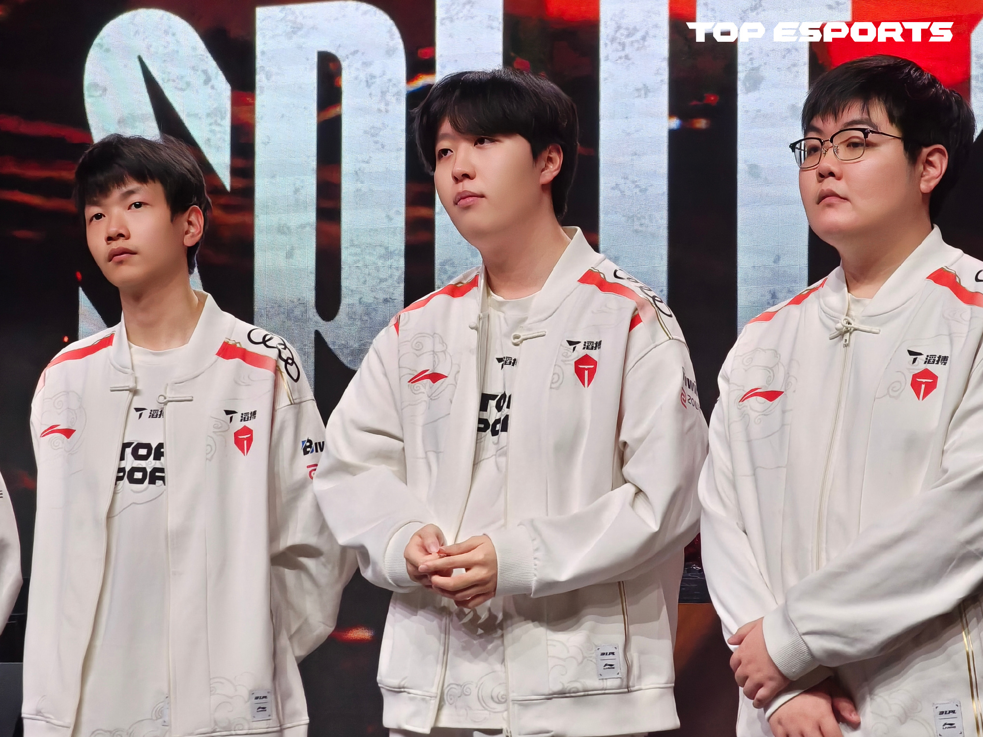 包含DRX险胜BLG，Viper开启传奇时刻焦点之战八强赛，引爆全场热议的词条