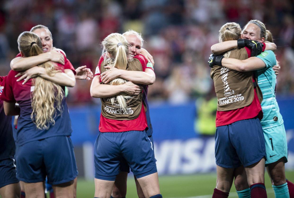 包含意大利女足战胜对手，不负众望晋级下一轮比赛的词条