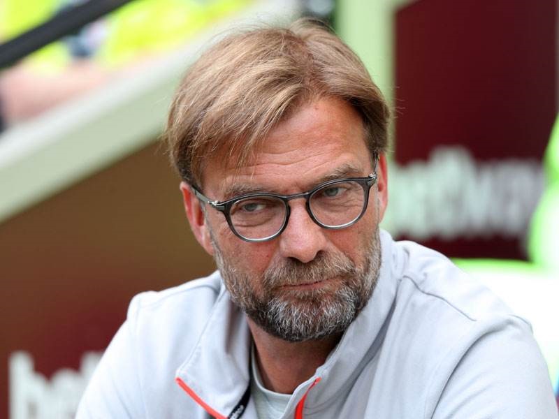 灯笼裤主帅兰帕德调整战术，带领球队逆袭夺冠