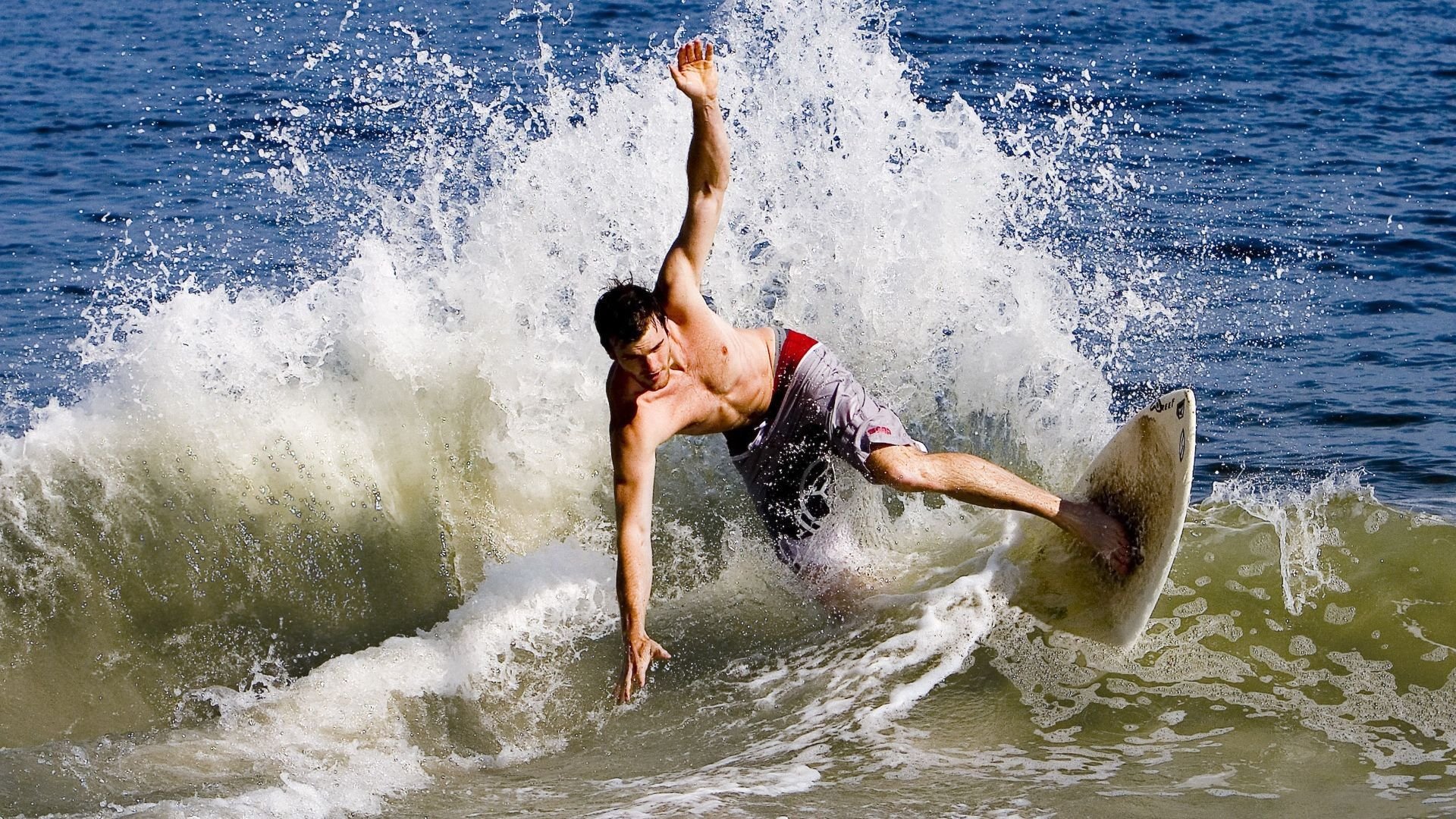 开云体育官网-东方硬仗与西方传奇，沙特胜马赛，阿圭罗德比封王