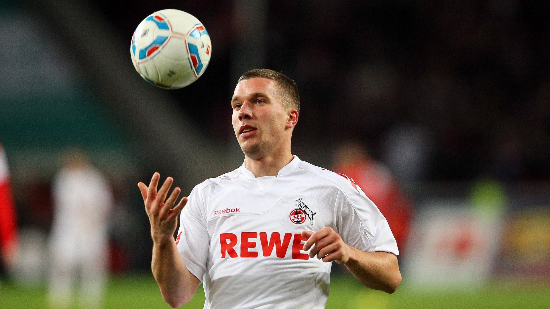 两个声部，同一交响，英格兰碾压与梁靖崑惊艳中的竞技启示