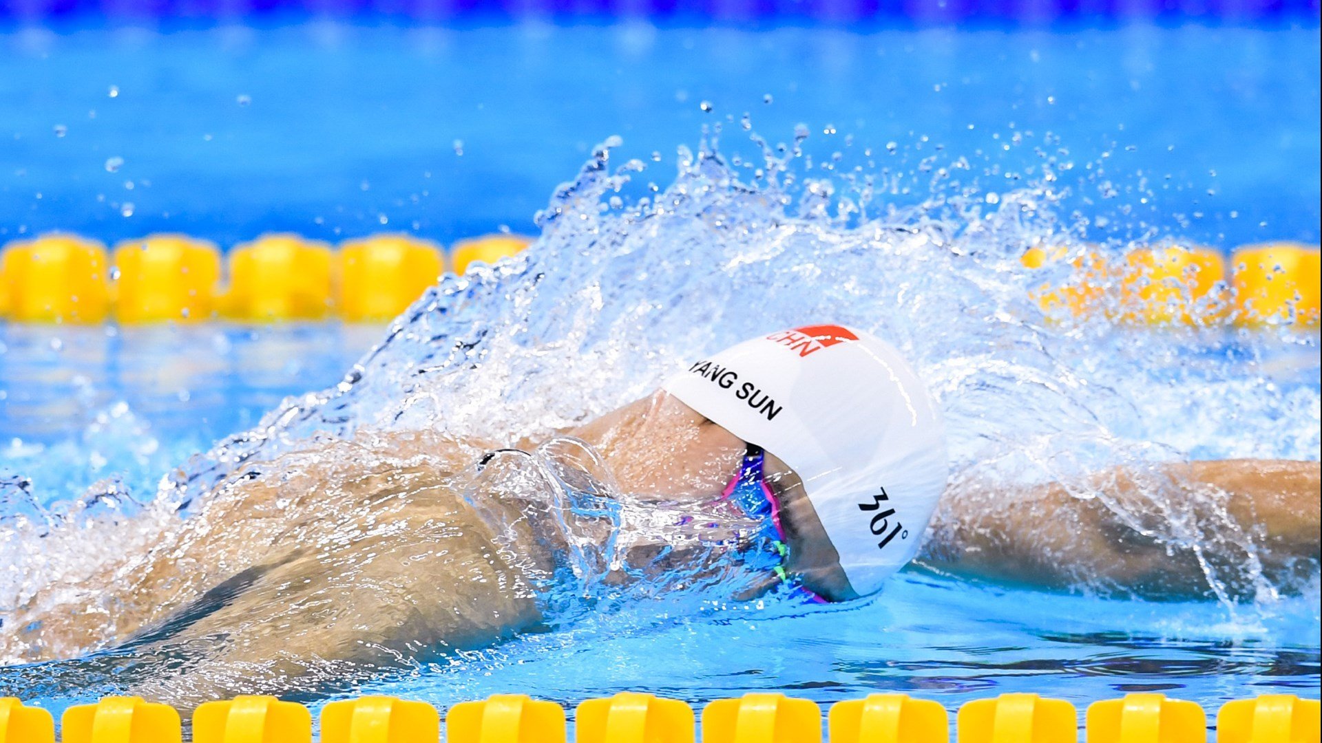 冷雨夜的反叛，索伯车队的战术革命与拉塞尔怒火中的梅赛德斯困局